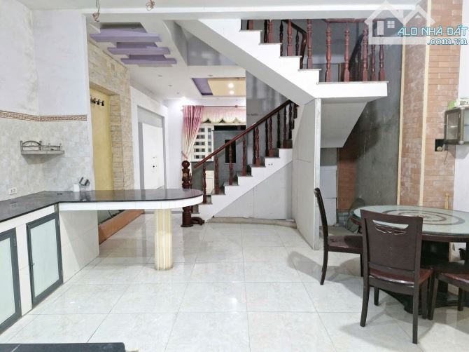 Bán gấp nhà 3 tầng, 100m2( 5.5x19) shr, Dĩ An, chỉ 3 tỷ 98 - 4