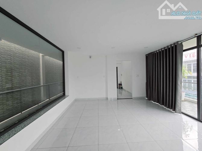 Bán gấp VILLA 2 Mặt Tiền - CẠNH KĐT PHÚ MỸ HƯNG - 200M2 (10x20) - View công viên - 4