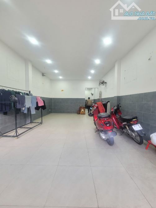 Bán nhà sổ riêng 95.4m2 Mặt Tiền kinh doanh đường Lý Thường Kiệt, p.Dĩ An HTL4785 - 4