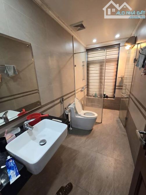 Tô Hiệu Hà Đông ô tô đỗ cổng đẹp long lanh 45 m2 5 tầng  tháng máy giá chỉ hơn 10 tỷ. - 4