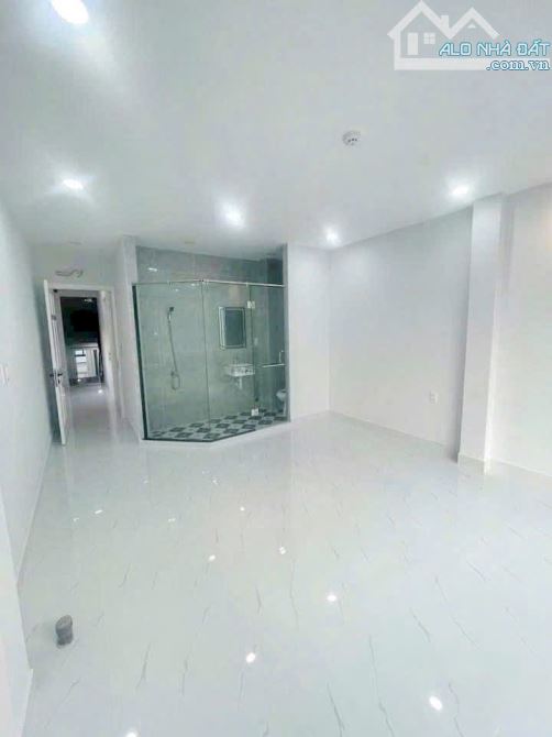 Bán nhà Mặt tền Âu Dương Lân ,15 phòng, Dt 150m2 đất, có thang máy, P3 , - 5