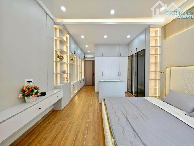 Nhà ngộp cuối năm bán gấp căn nhà Nguyễn Đình Chiểu, Q3. Giá: 4.2 tỷ/62m2, sổ riêng - 5