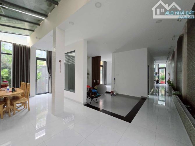 Bán gấp VILLA 2 Mặt Tiền - CẠNH KĐT PHÚ MỸ HƯNG - 200M2 (10x20) - View công viên - 5