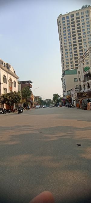 Cần chuyển nhượng mảnh đất 1000m2 mặt tiền 20m vị trí đẹp . Phố Âu cơ / xuân diệu - 5