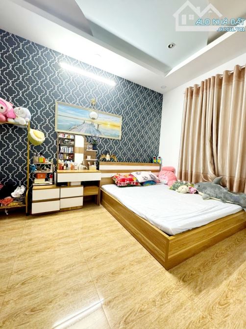 Gò Vấp - THỐNG NHẤT-- 60M2 --3 TẦNG -5.6 Tỷ  + Trước nhà 4m có công viên rộng làm khu vui - 6