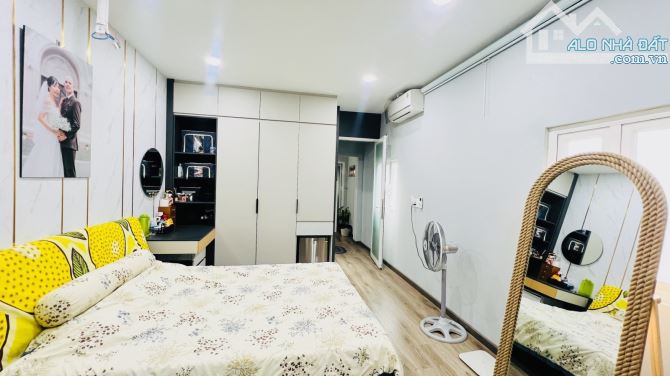Bán nhà quận 5 ngay trung tâm trần hưng đạo xát mặt tiền 8.2 T - 6