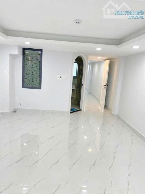 Bán nhà Mặt tền Âu Dương Lân ,15 phòng, Dt 150m2 đất, có thang máy, P3 , - 7