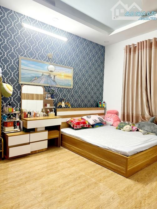 Gò Vấp - THỐNG NHẤT-- 60M2 --3 TẦNG -5.6 Tỷ  + Trước nhà 4m có công viên rộng làm khu vui - 7