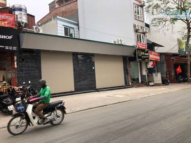 Cho thuê nhà cửa hàng,kho, khu nút giao mặt phố Láng Hạ,Đê LaThành,Giảng Võ  300m2 , 25t