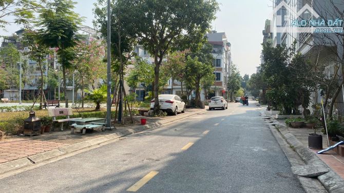 Bán đất Đấu Giá Giang Biên, Long Biên, lô đất 60m² mặt tiền 4.3m, đường rộng 3 ô tô