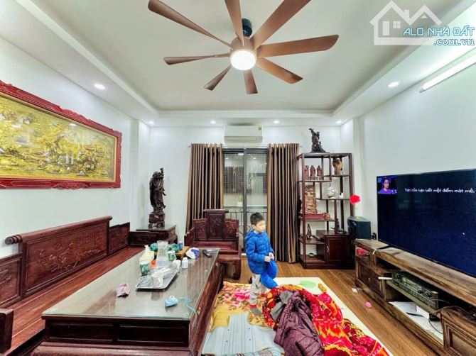 Bán nhà NGUYỄN AN NINH, Ô TÔ ĐỖ CỬA, MẶT TIỀN SIÊU RỘNG, giá chỉ hơn 6 tỷ