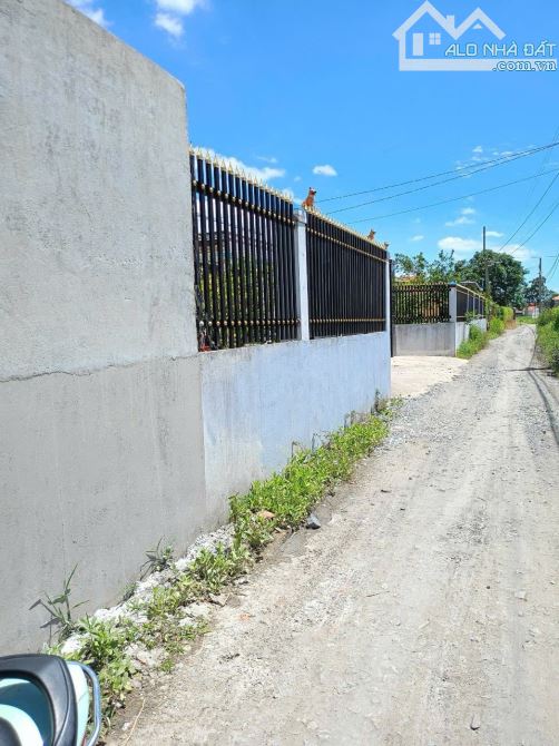 Long An. Diện tích : 33x50 x350m2 thổ cư, giá: 9 tỷ 900 triệu - 1