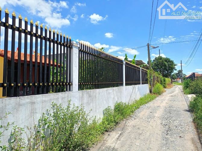 Long An. Diện tích : 33x50 x350m2 thổ cư, giá: 9 tỷ 900 triệu - 2
