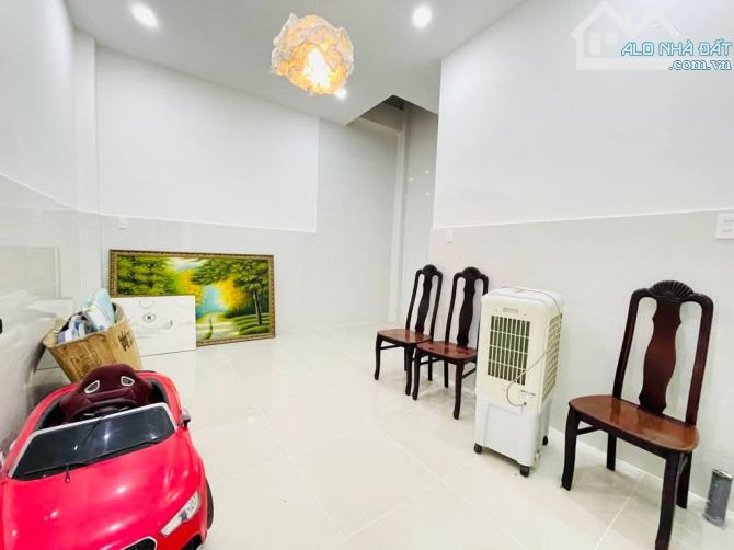 65M2,  NHÀ 4 TẦNG - 8PN CHO THUÊ GIỮ TIỀN 30TR , P.12,  GV GIÁ NHỈNH 7 TỶ - 2