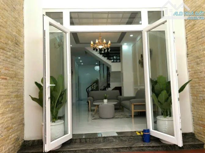 Gấp! Nhà đẹp 4 tầng 58m2 chỉ 5.55 tỷ đường Bùi Thị Xuân, Quận 1. Ngay Công viên 23/9. SHR - 3