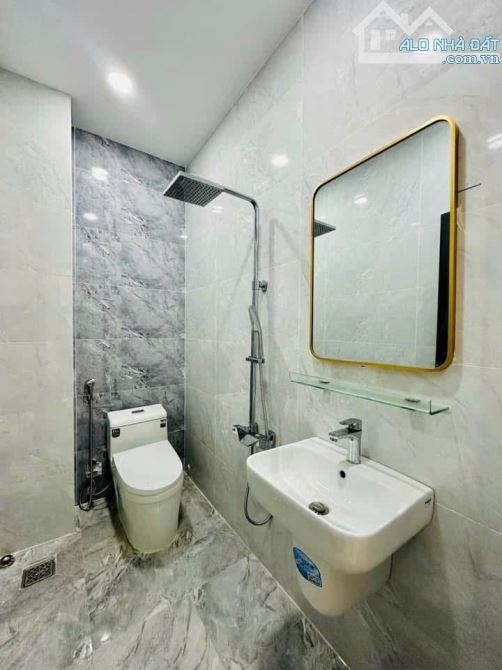 Đi nước ngoài định cư, bán gấp nhà 60m2 ngay Khuông Việt, Tân Phú. Bao sổ 3 Tỷ 190, hẻm 5m - 6