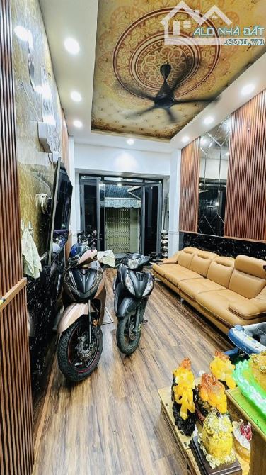 🏠ô tô đỗ cửa ,5 tầng,38m2 ,hưng phú ,quận8 ,nhỉnh 7,x tỷ