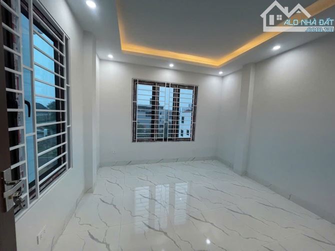 B.Á.N NHÀ LIÊN MẠC , Ô TÔ TRÁNH , KINH DOANH, 3 MẶT THOÁNG LẠI SÁT SÂN CHƠI  38M2, 5 TỶ 6