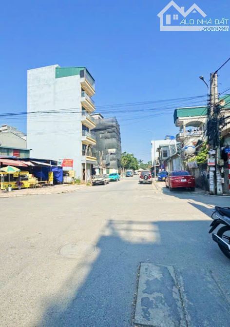 HÀNG TUYỂN LONG BIÊN - DÂN XÂY - Ô TÔ ĐỖ CỬA - CÁCH Ô TÔ TRÁNH CHỈ 10M - KHU VIP LONG