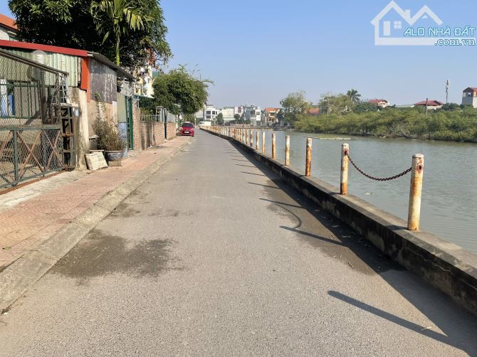 Bán lô đất 100m2 mặt chính view hồ Đầm Tranh, phường Cự Khối, tặng nhà xưởng 2 tầng