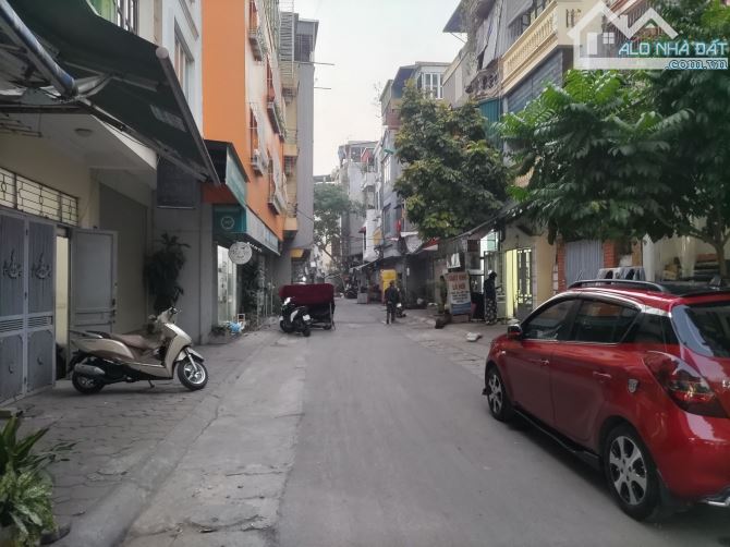NHÀ 54M2*6T CÓ GARA Ở TÂN MAI, NGÕ Ô TÔ TRÁNH, 5 PHÒNG NGỦ