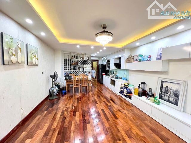 NHÀ 55M2*6T CÓ GARA Ở TÂN MAI, NGÕ Ô TÔ TRÁNH, 5 PHÒNG NGỦ