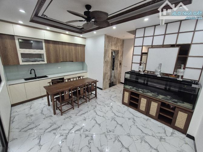 PHỐ VIP VÕNG THỊ, GẦN HỒ TÂY, NGÕ THÔNG, NGÁCH NÔNG 6T THANG MÁY, DT 35M2