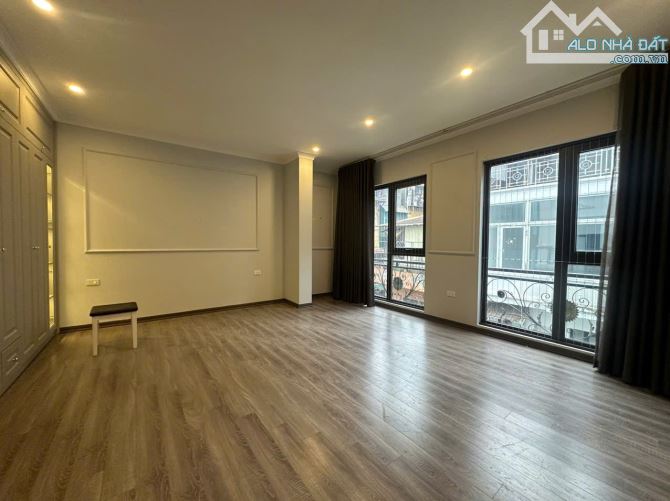 BÁN NHÀ HUỲNH THÚC KHÁNG - 71M² - 8 TẦNG - MT 16M - 2 MẶT NGÕ Ô TÔ TRÁNH - PHÂN LÔ - THANG