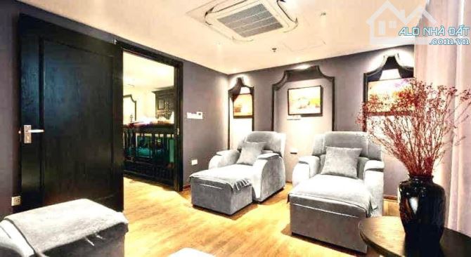 Mặt phố Hàng Buồm, 300 tỷ, 292m2, măt tiền 10m xây khách sạn 7 tầng.
