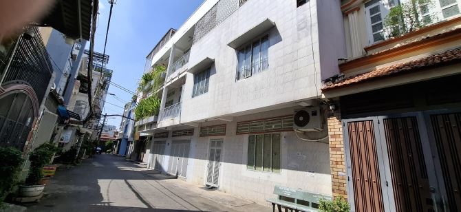 Bán nhà căn góc 2 mặt tiền HXH Cách Mạng Tháng Tám, DT 5.4 x 14m, 4 tầng, giá 9.8 tỷ