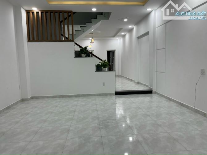 Chính chủ kẹt tiền bán gấp nhà 110m2 SHR đường Đinh Đức Thiện gần chợ Bình Chánh - 1