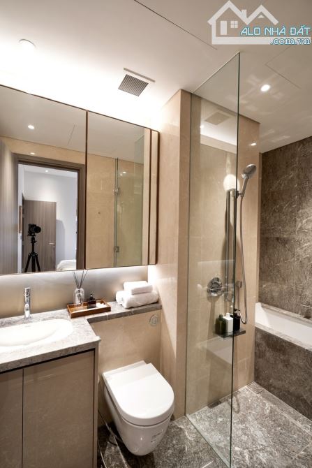 Căn hộ The MarQ có sổ Hồng 72m2 (2PN,2WC) full nội thất chỉ xách Vali vô ở giá 230tr/m2 - 1