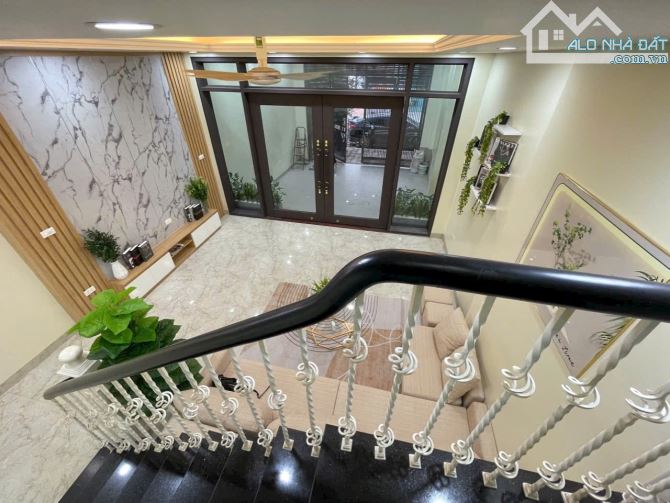 PHÂN LÔ HOÀNG QUỐC VIỆT 69m*5 MT6m 17.8TỶ - 3 MẶT NGÕ Ô TÔ TRÁNH - CẠNH KĐT NAM CƯỜNG - 2