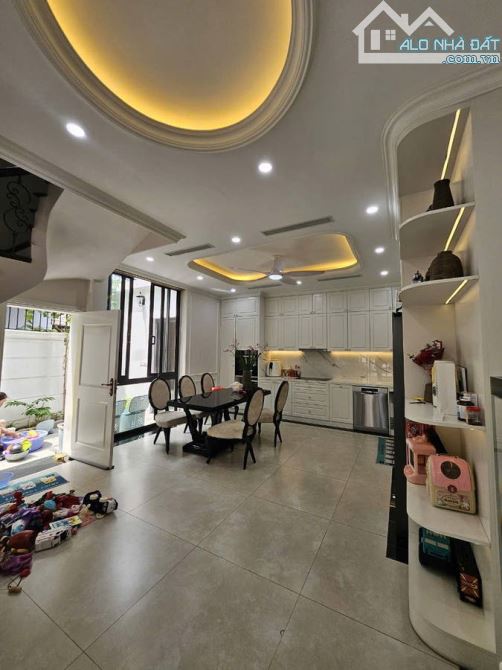LK KHU FAFILM NGUYỄN TRÃI - 95M 5T MT5,5M - CÁCH MP 50M - Ô TÔ TRÁNH - VIEW C.CƯ - 35 TỶ - 2