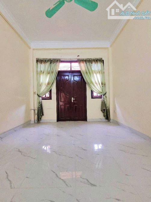 HÀNG TUYỂN LONG BIÊN - DÂN XÂY - Ô TÔ ĐỖ CỬA - CÁCH Ô TÔ TRÁNH CHỈ 10M - KHU VIP LONG - 3
