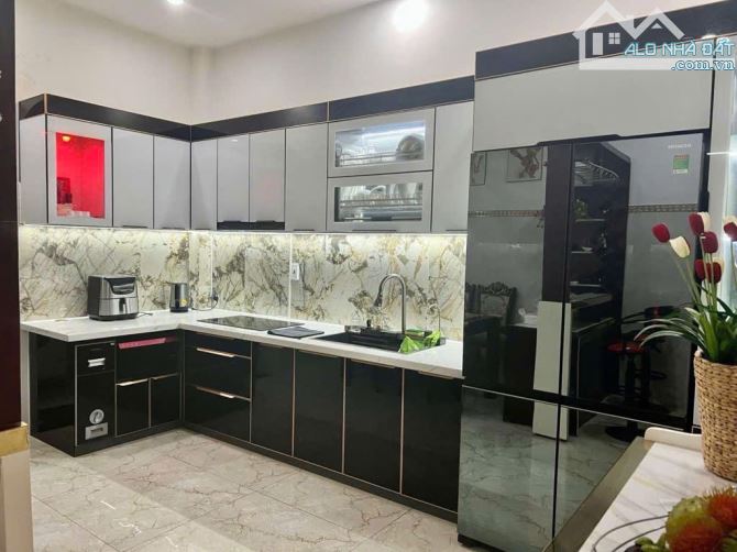 BÁN NHÀ WIEU CV GẦN EMART2-GÒ VẤP 80M2, NGANG 4.6M -4TẦNG - HẺM 8M - 8TỶ9 - 3