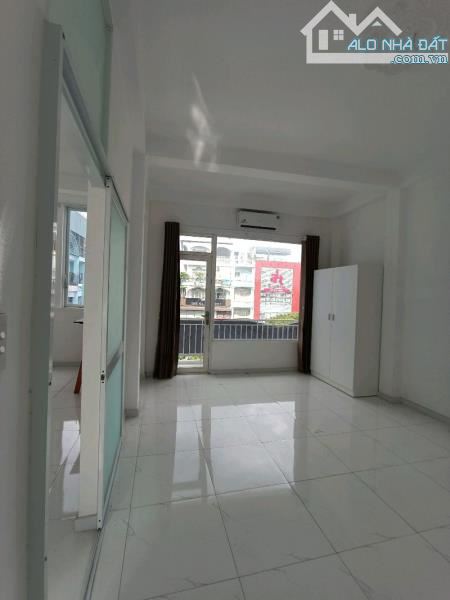 Nguyễn Hồng Đào ( Bàu Cát 4)- p.14- Tân Bình -DT: 6.8*18m- giá 23 tỷ 5 - 3