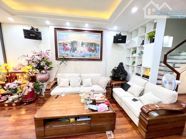 NHÀ 54M2*6T CÓ GARA Ở TÂN MAI, NGÕ Ô TÔ TRÁNH, 5 PHÒNG NGỦ - 3