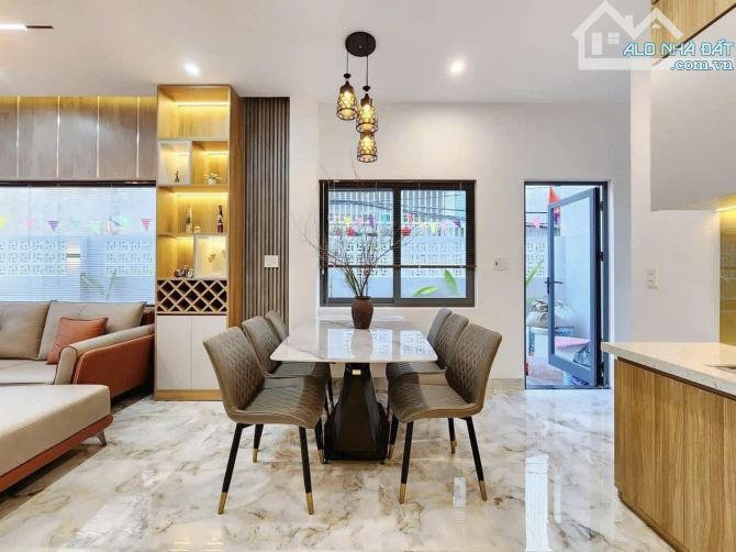 Hoàng Văn Thụ - TP Thái Nguyên - ngõ oto - KD/VP - DT 120m2 - 4.2 tỷ - 4
