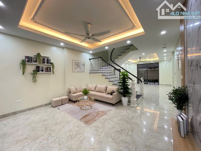 PHÂN LÔ HOÀNG QUỐC VIỆT 69m*5 MT6m 17.8TỶ - 3 MẶT NGÕ Ô TÔ TRÁNH - CẠNH KĐT NAM CƯỜNG - 5