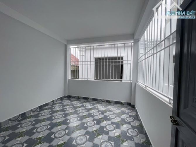 B.Á.N NHÀ LIÊN MẠC , Ô TÔ TRÁNH , KINH DOANH, 3 MẶT THOÁNG LẠI SÁT SÂN CHƠI  38M2, 5 TỶ 6 - 5