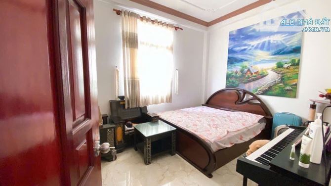 BÁN NHÀ WIEU CV GẦN EMART2-GÒ VẤP 80M2, NGANG 4.6M -4TẦNG - HẺM 8M - 8TỶ9 - 5