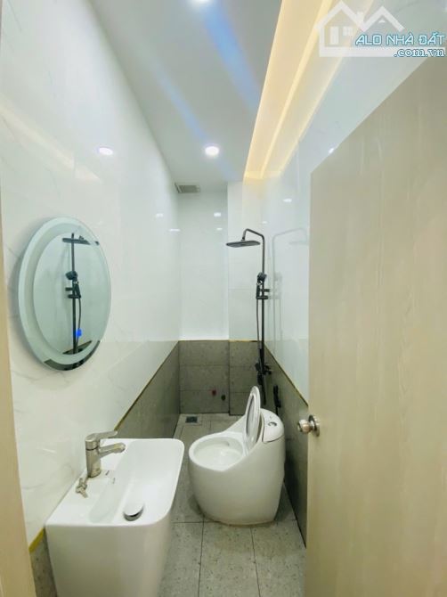 Bán nhà Tân Hoà Đông,Phường Bình Trị Đông, Quận Bình Tân,  Dt: 68m2 - 4 tầng - 5 x 13.5m - 5