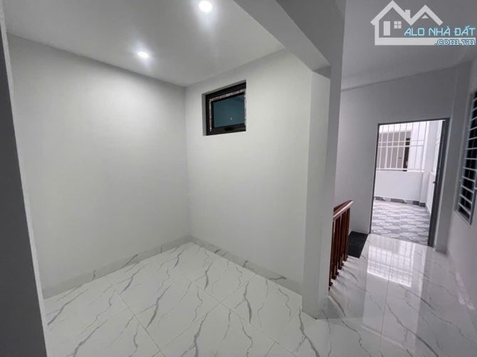 B.Á.N NHÀ LIÊN MẠC , Ô TÔ TRÁNH , KINH DOANH, 3 MẶT THOÁNG LẠI SÁT SÂN CHƠI  38M2, 5 TỶ 6 - 6