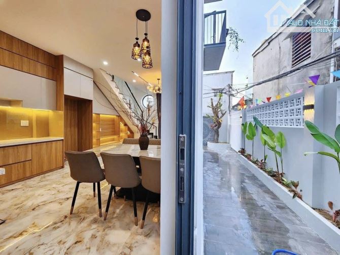 Hoàng Văn Thụ - TP Thái Nguyên - ngõ oto - KD/VP - DT 120m2 - 4.2 tỷ - 6