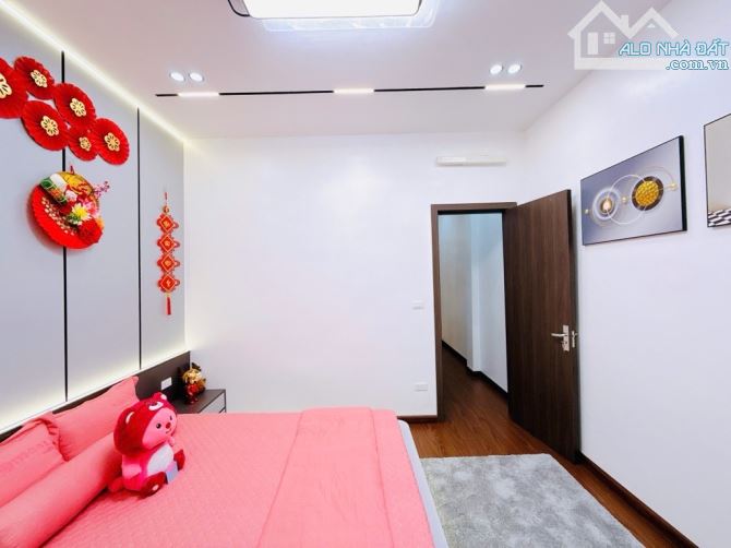 Nhà đẹp Cầu Giấy 45m2, 20m ô tô, full nội thất, đón tết sang xịn, xách vali ở ngay,9 tỷ - 7