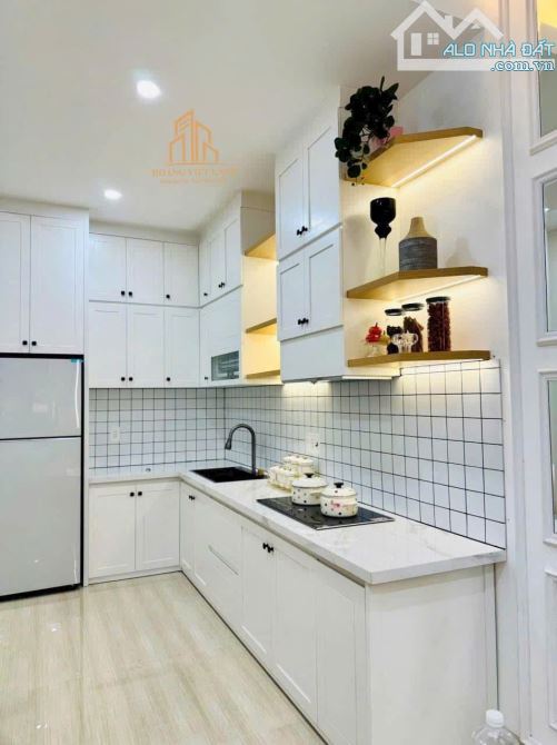 Nhà mặt tiền đường Đồng Sĩ Bình.   - DTXD: 100m2  - Hướng: Tây Nam  Zá: 2,58 Nhà - 7