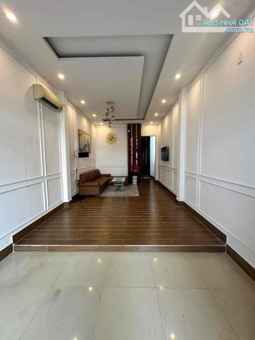 Bán nhà Hải Hồ dt 93 m2 ngang 4 m đường 5.5 m 2 tầng giá 8.9 tỷ - 8