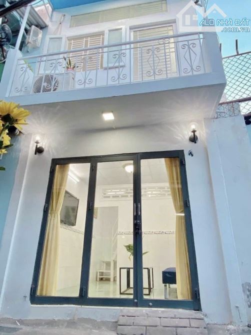 NHÀ TRỆT + LẦU - TRỤC CHÍNH LỘ TRƯỚC NHÀ GẦN 4 MÉT - CÁCH LỘ MẶT TIỀN 30/4 VÀI BƯỚC CHÂN -