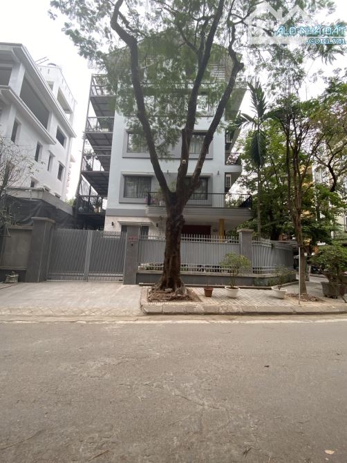 Siêu Biệt Thự Linh Đàm, Đại Kim, Hoàng Mai - DT 230m - Giá 72 tỷ - 5Tầng Thang Máy- Lô Góc